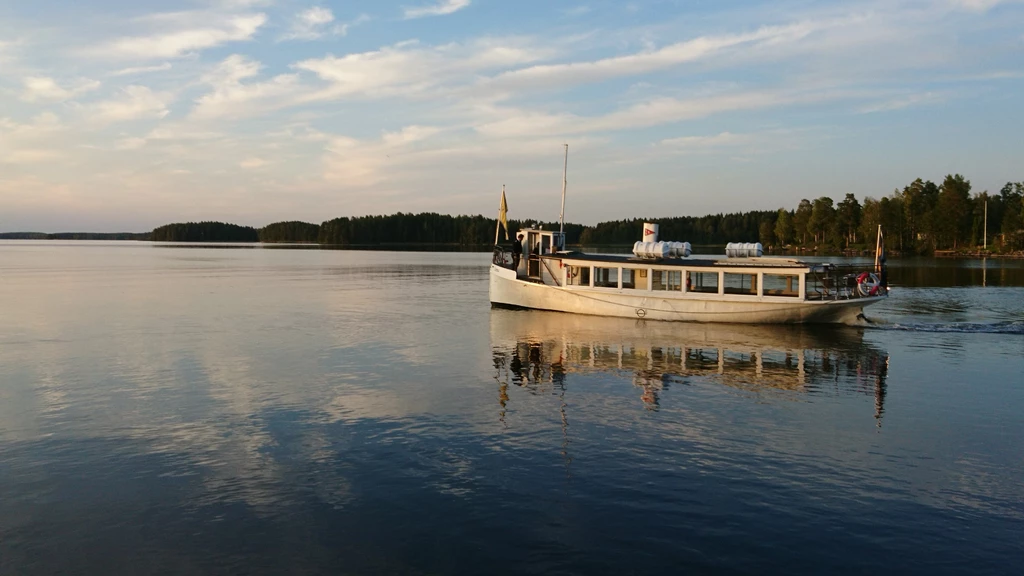 Emma lamnar Bovikspiren sensommar